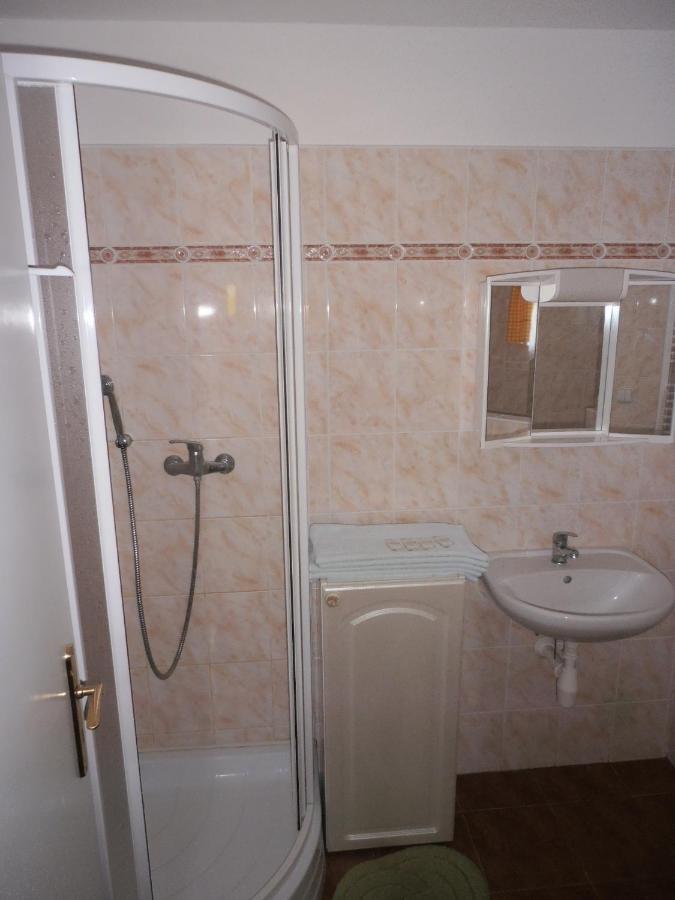 Ubytovani U Machova Jezera - Apartmany - Ludmila Grulisova Doksy  Kültér fotó
