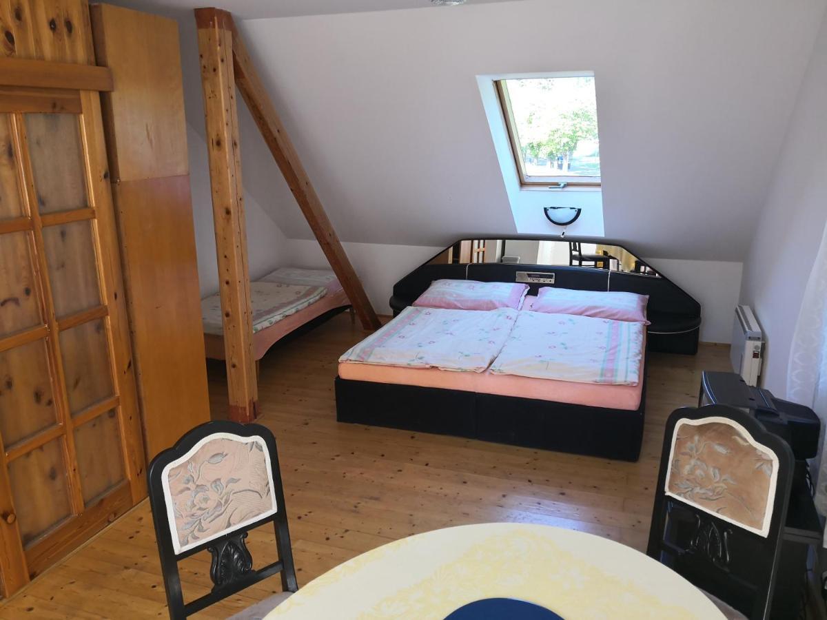 Ubytovani U Machova Jezera - Apartmany - Ludmila Grulisova Doksy  Kültér fotó